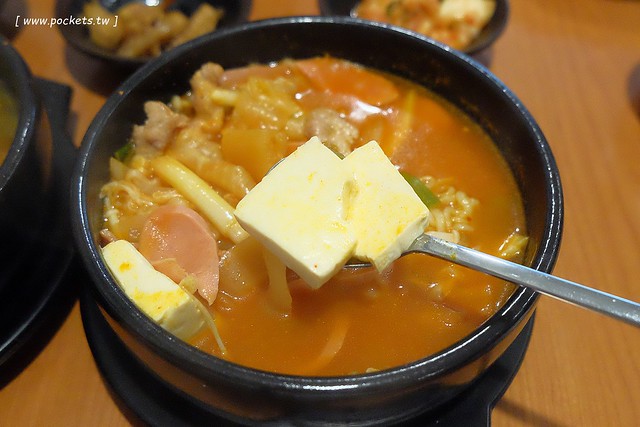 金美子純正韓式料理：有台中少見的馬鈴薯鍋，餐點平價選擇性多 @飛天璇的口袋