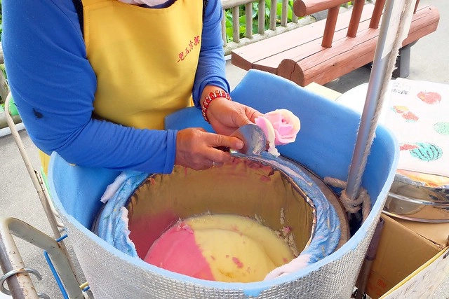 日本秋田｜秋田婆婆冰．可愛的玫瑰叭噗冰，巧遇千秋公園路邊攤 @飛天璇的口袋