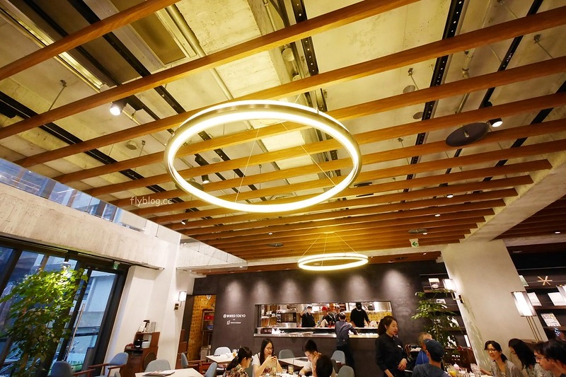 台中蔦屋書店｜全球20間最美的書店之一，結合書局和餐廳美食，還有獨家沖繩Doug&rsquo;s Burger漢堡 @飛天璇的口袋