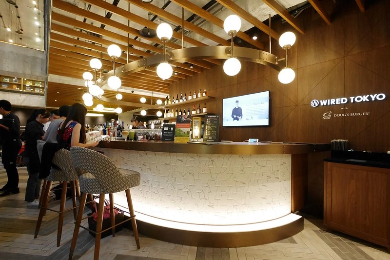 台中蔦屋書店｜全球20間最美的書店之一，結合書局和餐廳美食，還有獨家沖繩Doug&rsquo;s Burger漢堡 @飛天璇的口袋