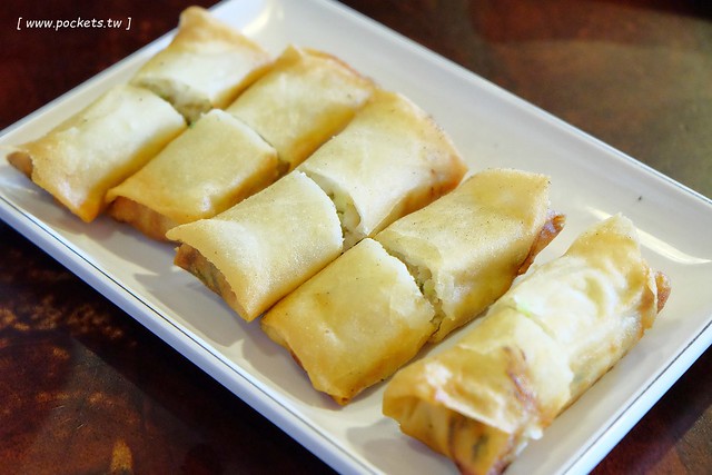 宜蘭蘇澳｜番割田甕缸雞，柴火烤的甕缸雞外皮酥脆內餡多汁，在地人都推薦吃這一家 @飛天璇的口袋