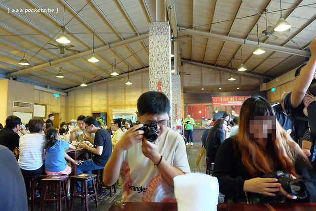 宜蘭蘇澳｜番割田甕缸雞，柴火烤的甕缸雞外皮酥脆內餡多汁，在地人都推薦吃這一家 @飛天璇的口袋