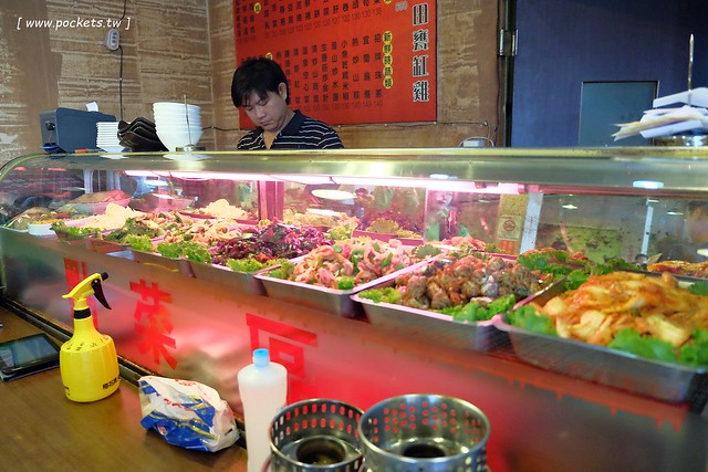 宜蘭蘇澳｜番割田甕缸雞，柴火烤的甕缸雞外皮酥脆內餡多汁，在地人都推薦吃這一家 @飛天璇的口袋