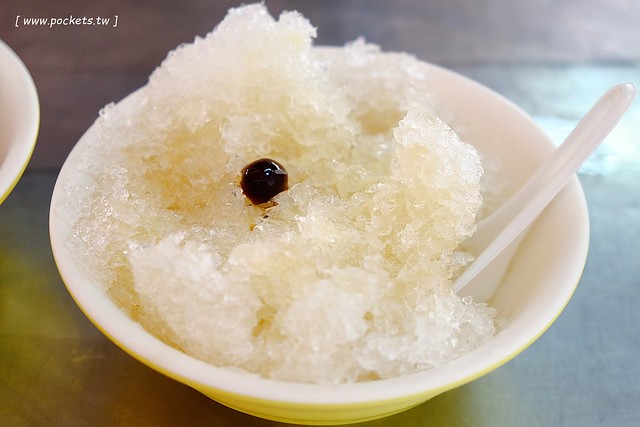 台中北屯｜阿坤黑粉圓冰．北屯市場內的超人氣冰品店，媒體採訪報導波霸珍珠Q彈好吃 @飛天璇的口袋