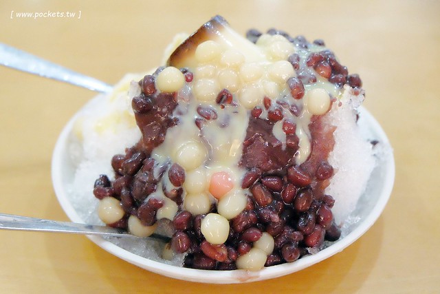 台中西屯｜清豐冰菓室．水湳市場30年的冰店，料多味美選擇性多 @飛天璇的口袋