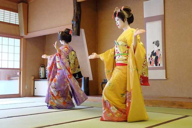 日本秋田｜千秋公園．欣賞松下劇場舞妓表演，品嚐傳統日式便當 @飛天璇的口袋