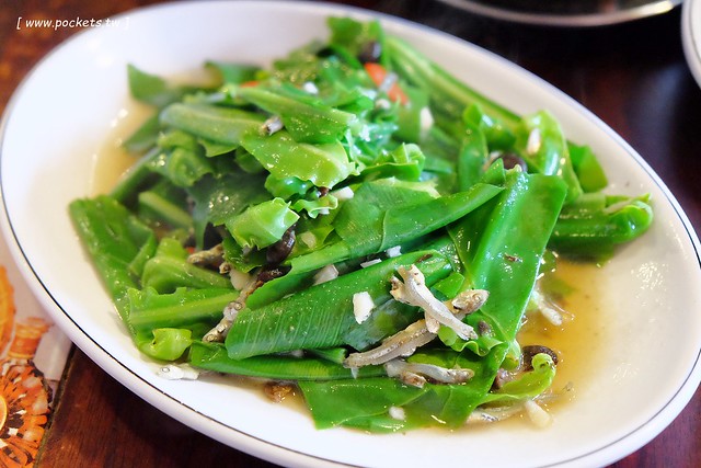宜蘭蘇澳｜番割田甕缸雞，柴火烤的甕缸雞外皮酥脆內餡多汁，在地人都推薦吃這一家 @飛天璇的口袋