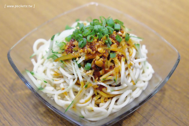 城裡城外巫山烤魚┃台中西區美食：現點現烤活魚料理，台中第一間巫山烤魚，老闆是正宗大陸人，消費打卡送一壺涼茶 @飛天璇的口袋