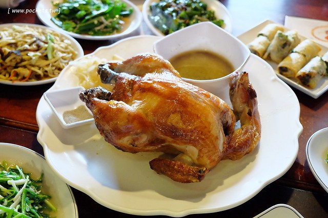 宜蘭蘇澳｜番割田甕缸雞，柴火烤的甕缸雞外皮酥脆內餡多汁，在地人都推薦吃這一家 @飛天璇的口袋