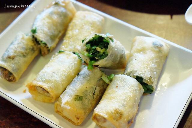 宜蘭蘇澳｜番割田甕缸雞，柴火烤的甕缸雞外皮酥脆內餡多汁，在地人都推薦吃這一家 @飛天璇的口袋