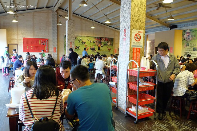 宜蘭蘇澳｜番割田甕缸雞，柴火烤的甕缸雞外皮酥脆內餡多汁，在地人都推薦吃這一家 @飛天璇的口袋