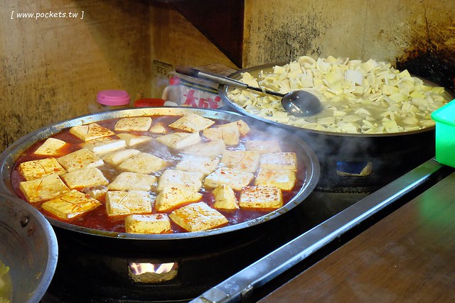 宜蘭蘇澳｜番割田甕缸雞，柴火烤的甕缸雞外皮酥脆內餡多汁，在地人都推薦吃這一家 @飛天璇的口袋
