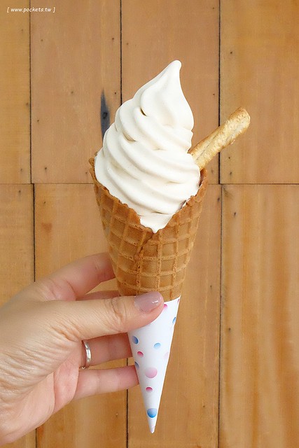 【台中南屯】古研號 Gu-Yen-House，黎明新村老宅改建霜淇淋專賣店，有賣霜淇淋、甜點和飲料 @飛天璇的口袋