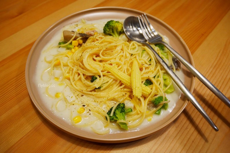 惠蓀咖啡┃台中西區：超可愛的大佛雞蛋糕，可以自行DIY大佛髮型，審計新村美食推薦 @飛天璇的口袋