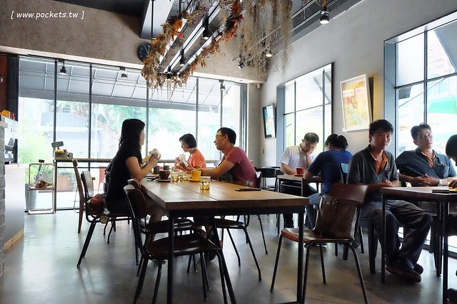 台中北屯｜小葛廚房，手作漢堡為主早午餐店，鄰近水湳市場和美國學校 @飛天璇的口袋