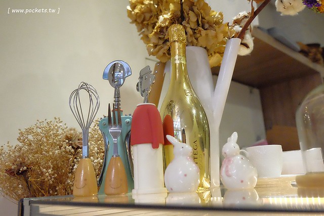 小原咖啡┃台中西區美食：精明一街的甜點咖啡館，台中超人氣手工甜點店，有台中少見的葡式蛋塔，還有人氣限定的泡芙塔 @飛天璇的口袋