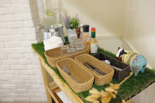 小原咖啡┃台中西區美食：精明一街的甜點咖啡館，台中超人氣手工甜點店，有台中少見的葡式蛋塔，還有人氣限定的泡芙塔 @飛天璇的口袋