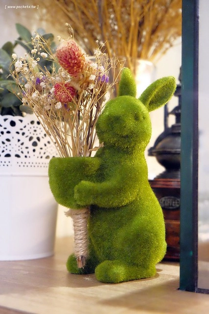 小原咖啡┃台中西區美食：精明一街的甜點咖啡館，台中超人氣手工甜點店，有台中少見的葡式蛋塔，還有人氣限定的泡芙塔 @飛天璇的口袋