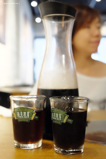 城裡城外巫山烤魚┃台中西區美食：現點現烤活魚料理，台中第一間巫山烤魚，老闆是正宗大陸人，消費打卡送一壺涼茶 @飛天璇的口袋