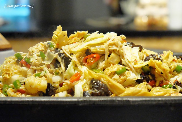 城裡城外巫山烤魚┃台中西區美食：現點現烤活魚料理，台中第一間巫山烤魚，老闆是正宗大陸人，消費打卡送一壺涼茶 @飛天璇的口袋