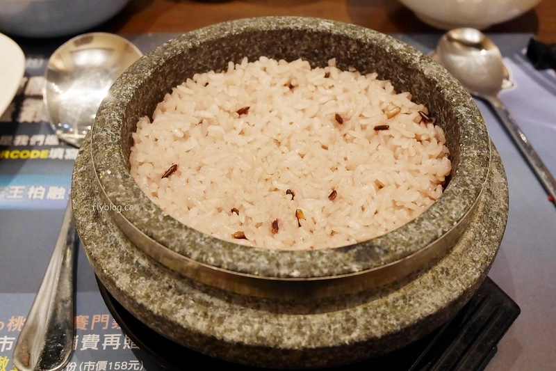 涓豆腐：涓豆腐正式回歸台中，三個人點雙人套餐就夠了，文心秀泰美食推薦 @飛天璇的口袋