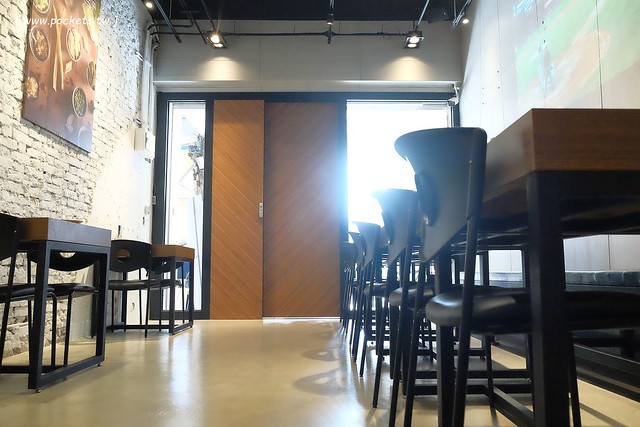 城裡城外巫山烤魚┃台中西區美食：現點現烤活魚料理，台中第一間巫山烤魚，老闆是正宗大陸人，消費打卡送一壺涼茶 @飛天璇的口袋