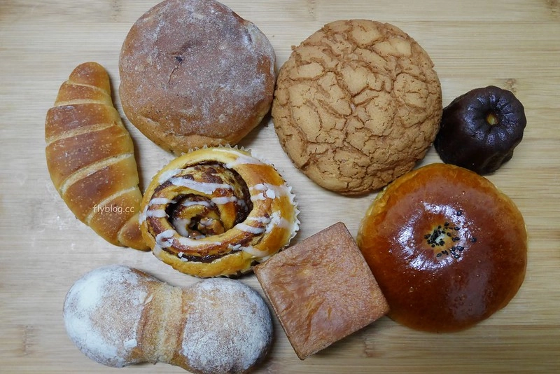 台中西區｜堂本麵包店．吳寶春師傅阿洸師的麵包店，台灣500甜推薦蜂蜜蛋糕 @飛天璇的口袋