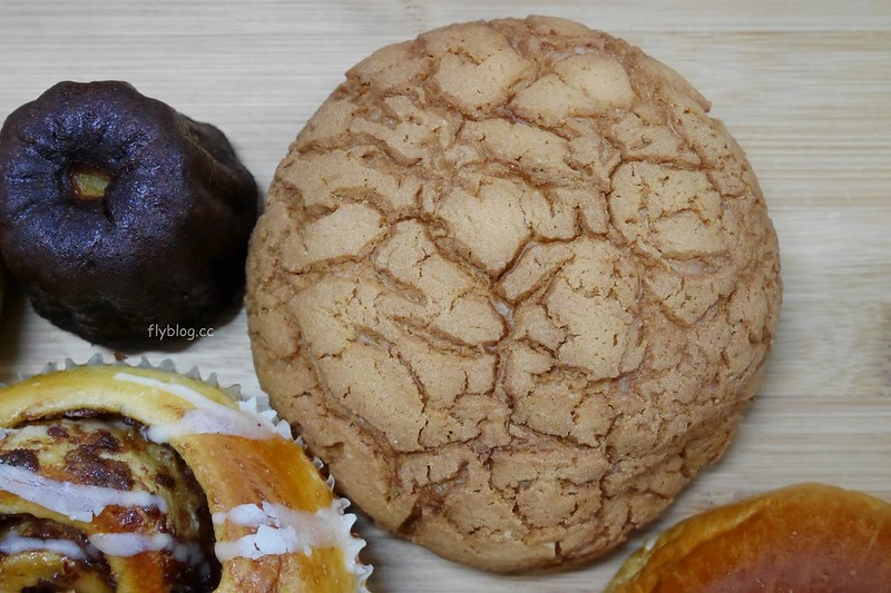 台中西區｜堂本麵包店．吳寶春師傅阿洸師的麵包店，台灣500甜推薦蜂蜜蛋糕 @飛天璇的口袋