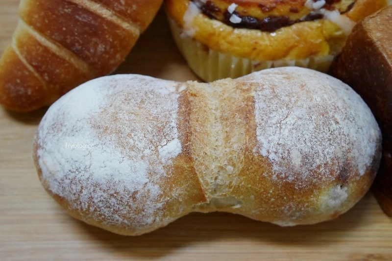 台中西區｜堂本麵包店．吳寶春師傅阿洸師的麵包店，台灣500甜推薦蜂蜜蛋糕 @飛天璇的口袋