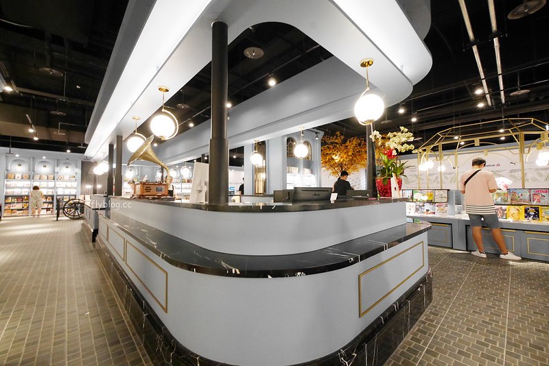 秀泰影城台中文心店┃台中南屯：中台灣第一個結合影城、親子藝文書房與異國美食餐廳的大型複合式商場 @飛天璇的口袋