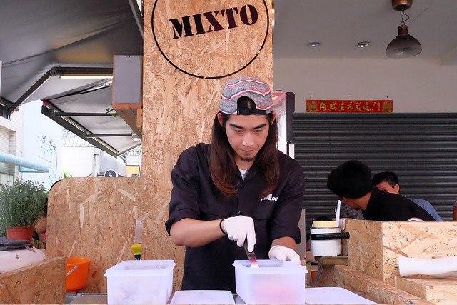 Mixto手作三明治┃一中商圈美食：目前最夯的古巴三明治，另類的銅板散步美食，熱壓三明治一撕開就上演牽絲秀 @飛天璇的口袋