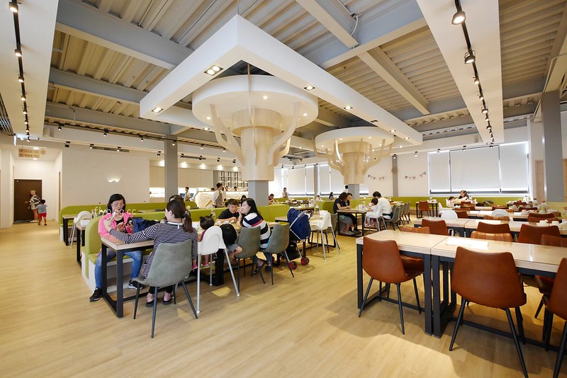 小島3.5．Island Aurora：有三隻可愛大恐龍的親子餐廳，沙坑、球池、溜滑梯、家家酒、閱讀室 @飛天璇的口袋