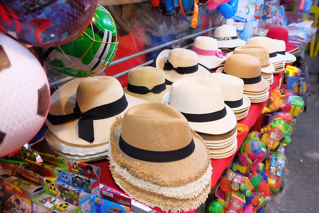 泰國華欣｜華欣夜市Chatchai Night Market｜到華欣必逛的夜市，小吃美食集中，衣服配件便宜，還有很多必買必吃 @飛天璇的口袋