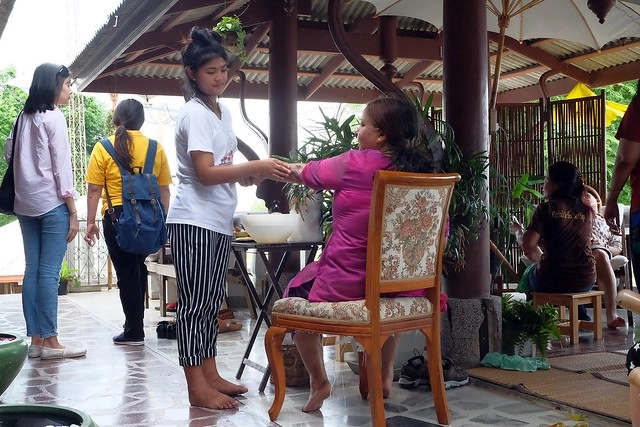 泰國華欣｜曼谷自由行Day4｜體驗和尚佈施&rarr;Laem Phak Bia環境研究發展中心&rarr;Krua Bang Ta Boon午餐&rarr;皇家海洋種植業及養殖中心&rarr;海塩SPA療程&rarr;Devasom Huahin Resort晚餐&rarr;Hua Hin Marriott Resort & Spa @飛天璇的口袋