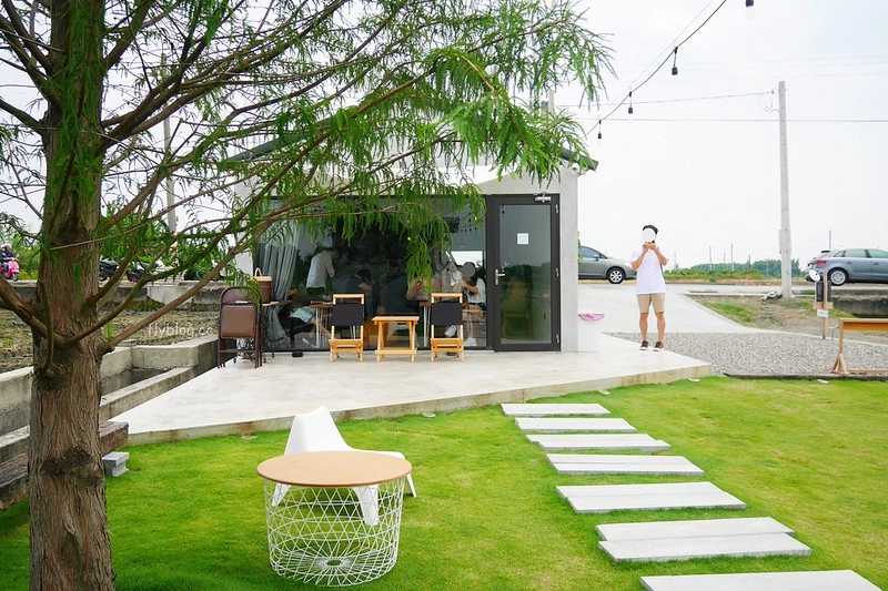 小田生活｜位於田中間的網美咖啡館，充滿草地的野餐風情 @飛天璇的口袋
