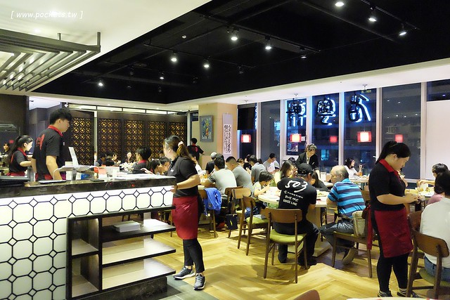 名粵軒港式飲茶餐廳┃台中西屯美食：世界名廚陳偉強師傅的最新力作，位於中科商圈米平方商場M Square，一開幕生意就很好 @飛天璇的口袋