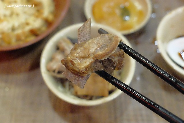 台中西屯｜霸味羊肉爐．中科商圈羊肉爐，使用炭火加熱薑母鴨湯頭 @飛天璇的口袋