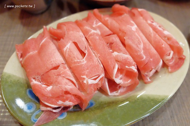 台中西屯｜霸味羊肉爐．中科商圈羊肉爐，使用炭火加熱薑母鴨湯頭 @飛天璇的口袋