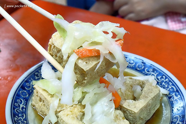 花蓮鳳林｜鳳林韭菜臭豆腐｜你吃過這種另類吃法嗎？加了生韭菜的臭豆腐，在地人推薦的隱藏版美食 @飛天璇的口袋