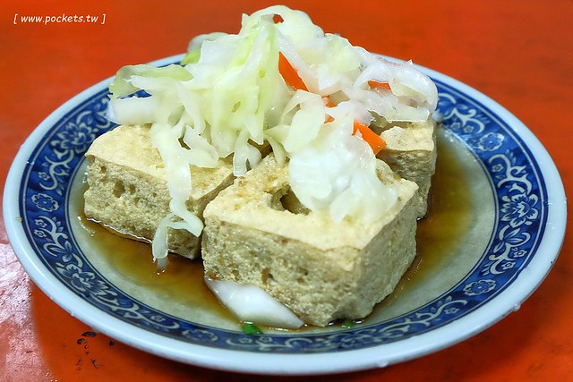 花蓮鳳林｜鳳林韭菜臭豆腐｜你吃過這種另類吃法嗎？加了生韭菜的臭豆腐，在地人推薦的隱藏版美食 @飛天璇的口袋