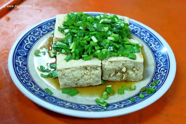 花蓮鳳林｜鳳林韭菜臭豆腐｜你吃過這種另類吃法嗎？加了生韭菜的臭豆腐，在地人推薦的隱藏版美食 @飛天璇的口袋