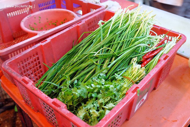 花蓮鳳林｜鳳林韭菜臭豆腐｜你吃過這種另類吃法嗎？加了生韭菜的臭豆腐，在地人推薦的隱藏版美食 @飛天璇的口袋