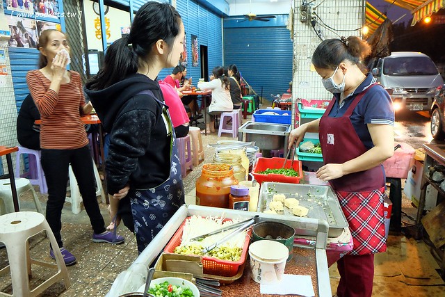 花蓮鳳林｜鳳林韭菜臭豆腐｜你吃過這種另類吃法嗎？加了生韭菜的臭豆腐，在地人推薦的隱藏版美食 @飛天璇的口袋