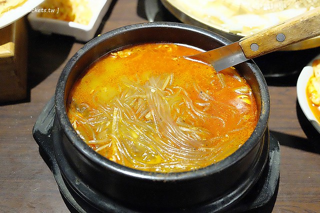 高麗屋：平價又美味的韓式料理，份量多到會吃不完，用餐時間人潮絡繹不絕 @飛天璇的口袋