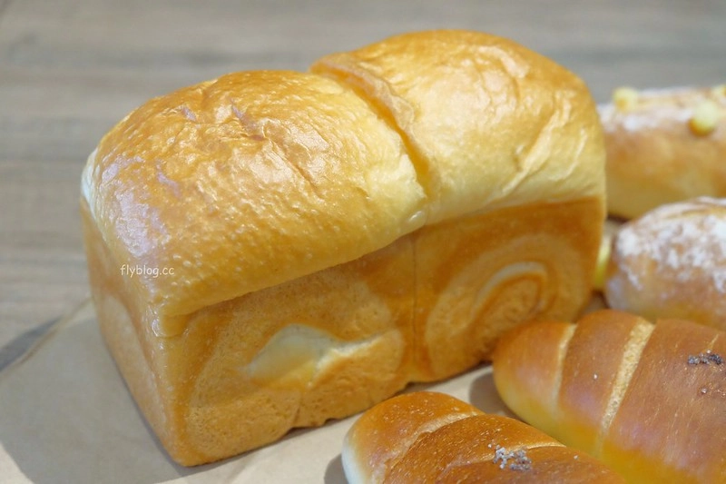 台中西屯｜100pain 麵包製造室．粉絲頁限量預購的好吃麵包，晚上9點一開放就造成搶購 @飛天璇的口袋