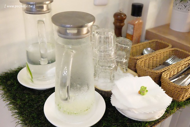 小原咖啡┃台中西區美食：精明一街的甜點咖啡館，台中超人氣手工甜點店，有台中少見的葡式蛋塔，還有人氣限定的泡芙塔 @飛天璇的口袋