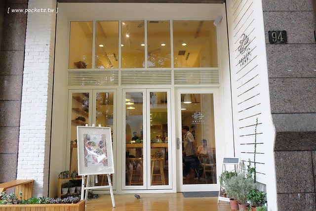 小原咖啡┃台中西區美食：精明一街的甜點咖啡館，台中超人氣手工甜點店，有台中少見的葡式蛋塔，還有人氣限定的泡芙塔 @飛天璇的口袋