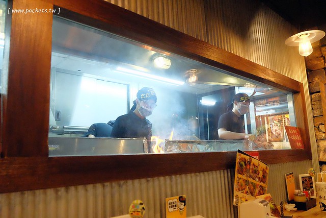 燒丼株式會社┃台中北區美食：中友百貨美食街人氣餐廳，丼飯份量多賣相好，百元餘初的價格算是經濟實惠 @飛天璇的口袋