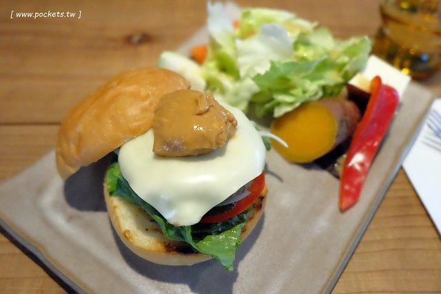 台中北屯｜小葛廚房，手作漢堡為主早午餐店，鄰近水湳市場和美國學校 @飛天璇的口袋