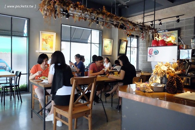 台中北屯｜小葛廚房，手作漢堡為主早午餐店，鄰近水湳市場和美國學校 @飛天璇的口袋